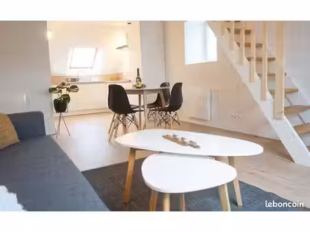 t2 duplex meublé 57 m² – 7 min vannes – parking – 690 cc