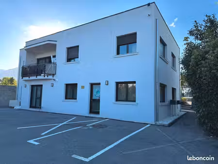 local professionnel 55 m² de plain-pied - gex  za de l'aiglette nord