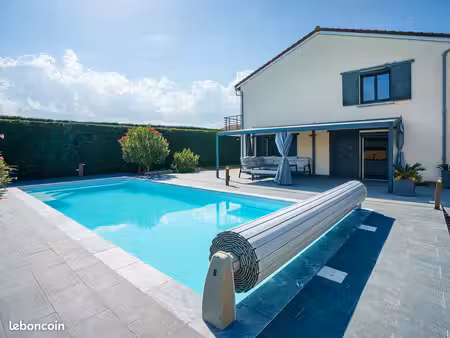villa 7 pièces 181 m²