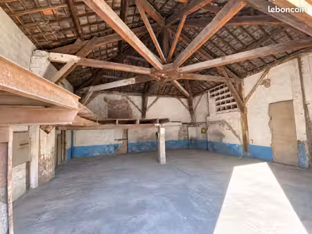a vendre entrepôts 180 m2 + parkings - marseille centre ville