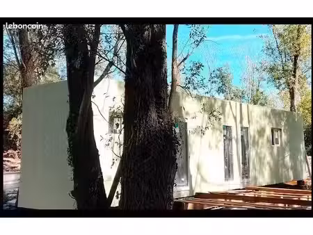 petite maison et tarrasse sur 300 m2