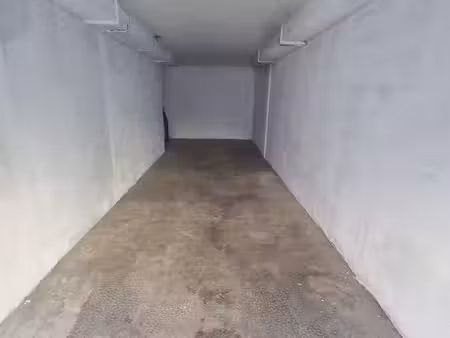 grand garage double fermé (box 25 m²) en résidence sécurisée - bandol