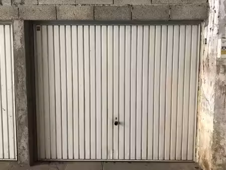 garage fermé - quai des étroits