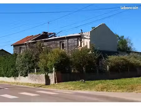 grande maison sinistrée à remettre en état