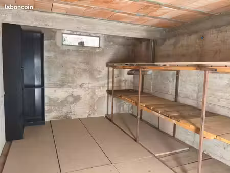 a louer cave 12m² sur carnoux