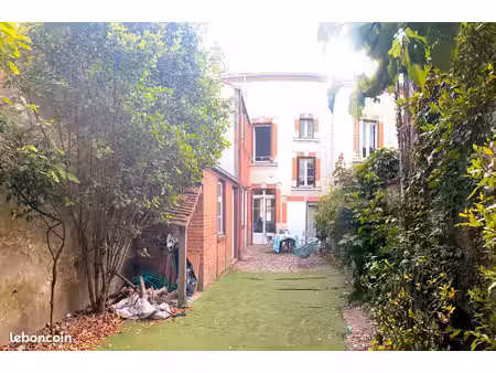 charmante maison de ville du 19 eme 130 m2 avec 4 grandes chambres jardin interieur sans v