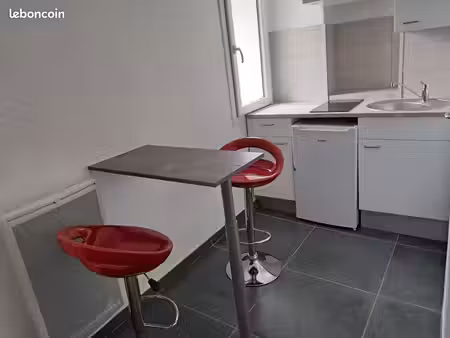 tout proche iut  studio refait à neuf et meublé de neuf