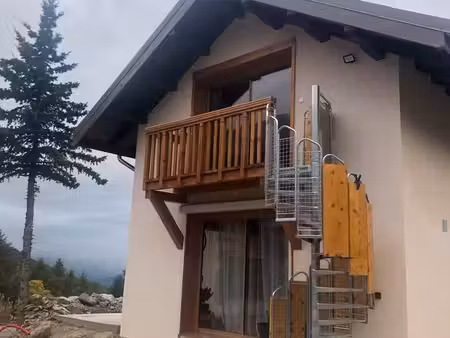 loue urgent à l'année aux orres  beau t2 neuf  tout bois  dans chalet neuf