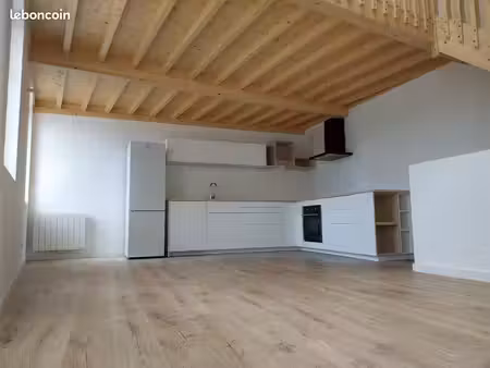 grand triplex t2 bis face au parc de lacroix laval