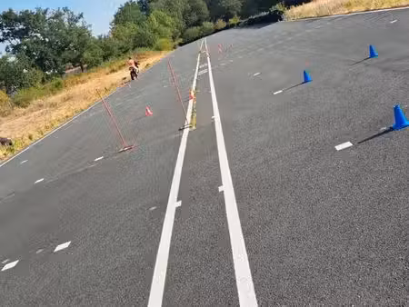 terrain avec double piste moto ecole
