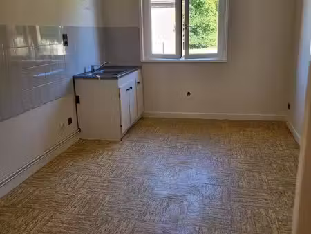 appart t3 refait à neuf centre village + garage