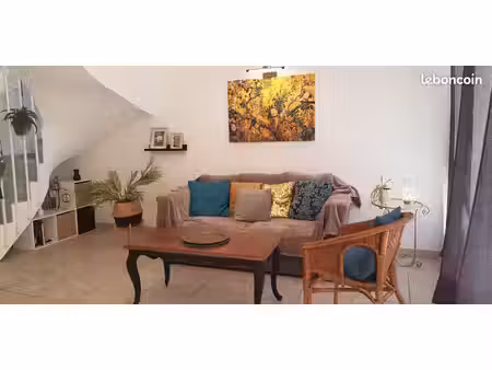 très joli t3 traversant en duplex avec grande terrasse sud et parking privé
