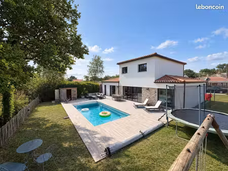 maison 6 pièces 136 m2 avec piscine + garage