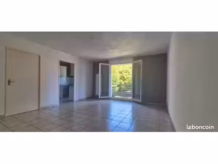 beau t3 64m² avec terrasse