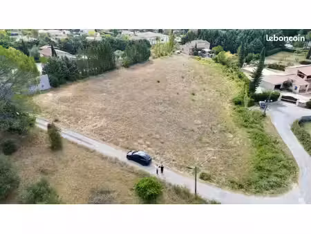 terrain 1 600 m² le val