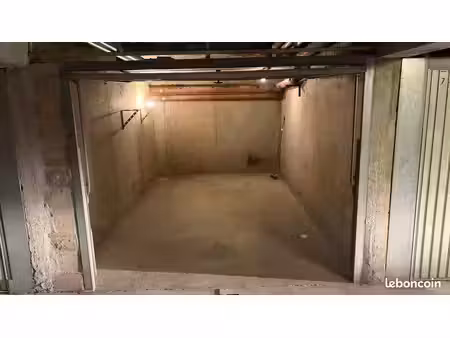 garage fermé spacieux et sécurisé – évry bras de fer
