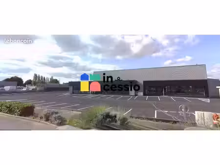 local commercial 601 m²