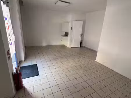 local 25 m2 proche centre ville