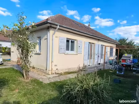maison avec 3 chambres  grand séjour et terrain de 798 m²