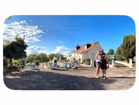 maison plus gîte piscine maison écologique faible consommation clim volets solaires pann