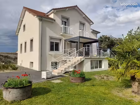 belle propriété au calme avec piscine