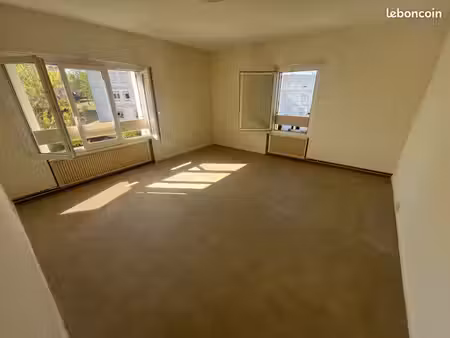 grand appartement lumineux d’une chambre