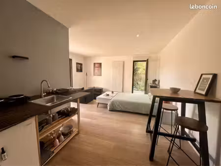 ? studio meublé 27 m² à clisson – jardin  bassin  piscine & parking