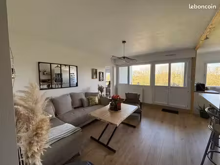 t2 lumineux de 54 m² avec balcon  parking et vue dégagée