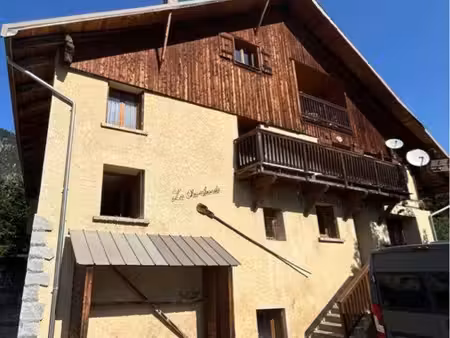 chalet avec 4 appartements