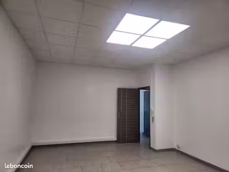 loue bureau de 53m² climatisé