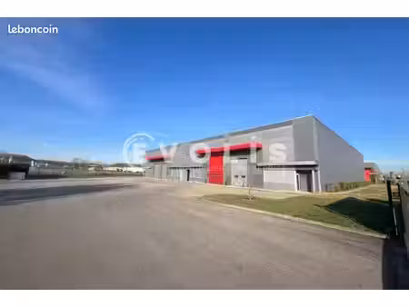 local d'activité 2 244 m²