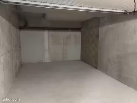 tres grand box parking à louer dans nouvelle residence