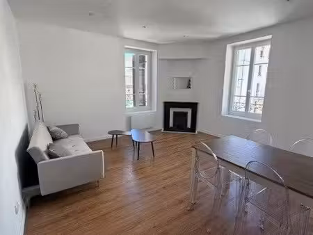 t2 meublé 44 m² lumineux & entièrement rénové – gare à 5 min à pied