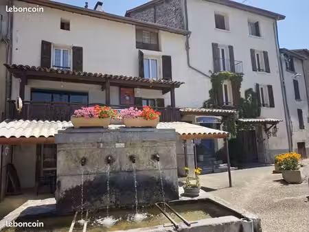 vente murs + hôtel + bar-restaurant-pizzéria + fonds de commerce + licence iv + appartemen