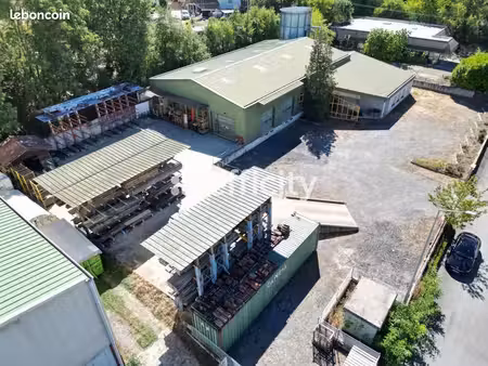 local industriel 740 m²