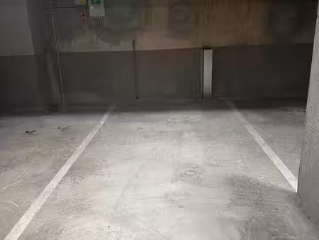 place de parking sous-terrain à louer à clichy