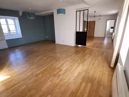 appartement 3 chambres  centre de château gontier  vue mayenne