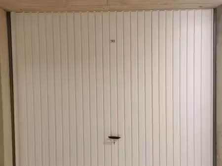 a louer: garage fermé en sous sol