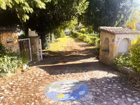 maison de 162m²de caractère à fort potentiel avec dépendances et grand jardin — commune de