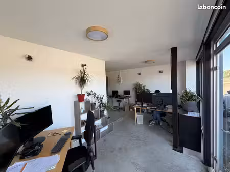 local bureau stockage 104m²
