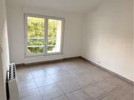 massy centre ville – 29 m² + cave – dpe d – métro 18 à 4 min