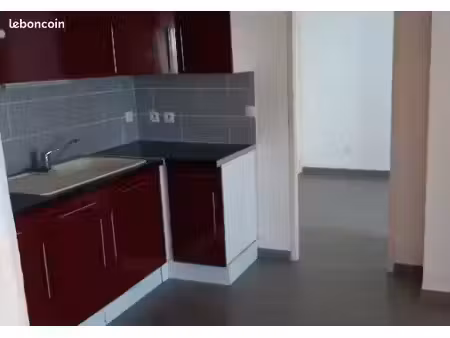 loue coquet appartement t2  nu 2 pièces  avec climatisation  situé à 3 minutes à pied de l