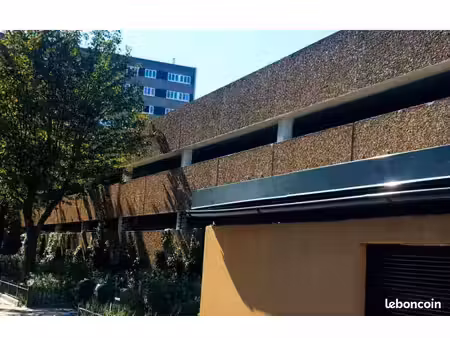 parking à deux stations de paris