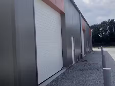 local d'activités 200 m²