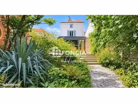 mairie de romainville – maison de maître – 5 chambres – superbes volumes – jardin – excell