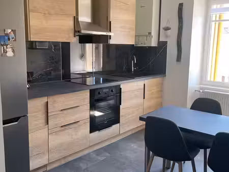 bel appartement t3 rénové avec terrasse/cour intérieure – centre-ville