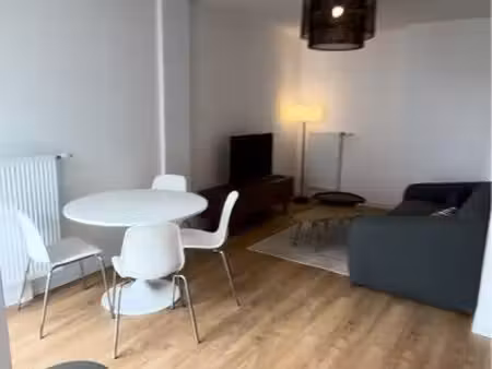 t2 - 46m² - non meublé - balcon - cuisine entièrement équipée - place de parking
