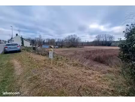 terrain constructible 1511 m² (5 min de sens)