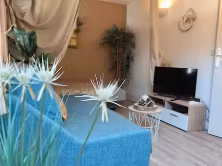 studio 25m2 avec place de parking et aux pieds des pistes de ski  randonnées  commerces