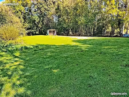 terrain 2300 m² montchamp